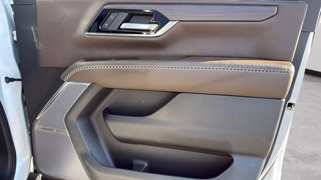 2025 White Frost Tricoat GMC Yukon Denali Ultimate 4X4 SUV
