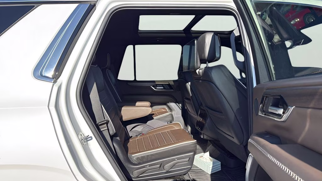 2025 White Frost Tricoat GMC Yukon Denali Ultimate 4X4 SUV