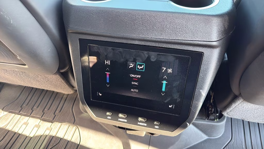 2025 White Frost Tricoat GMC Yukon Denali Ultimate 4X4 SUV