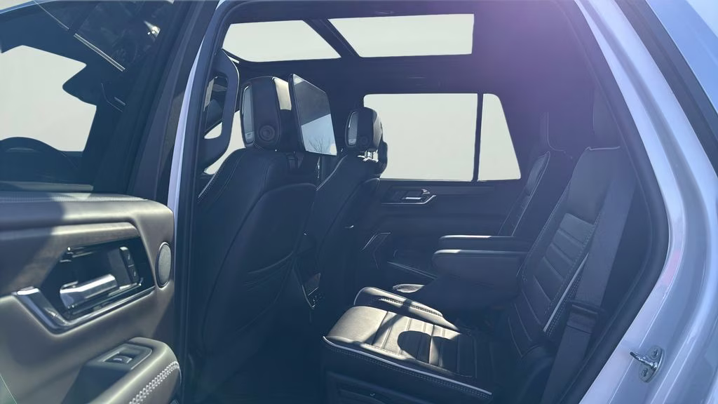2025 White Frost Tricoat GMC Yukon Denali Ultimate 4X4 SUV