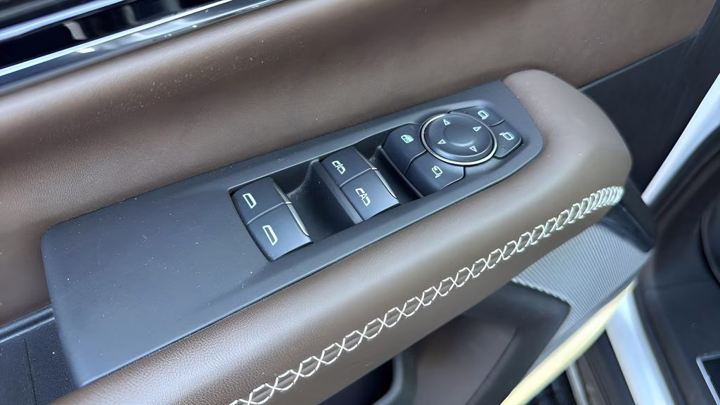 2025 White Frost Tricoat GMC Yukon Denali Ultimate 4X4 SUV