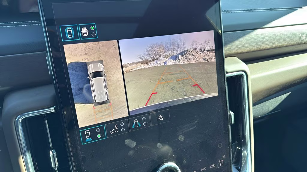 2025 White Frost Tricoat GMC Yukon Denali Ultimate 4X4 SUV