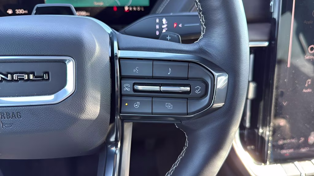 2025 White Frost Tricoat GMC Yukon Denali Ultimate 4X4 SUV