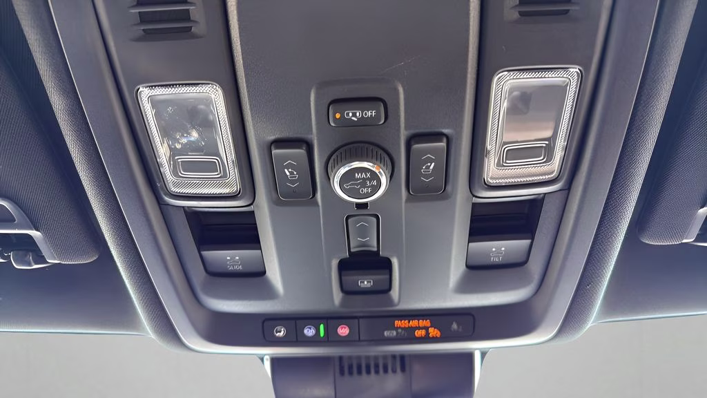 2025 White Frost Tricoat GMC Yukon Denali Ultimate 4X4 SUV