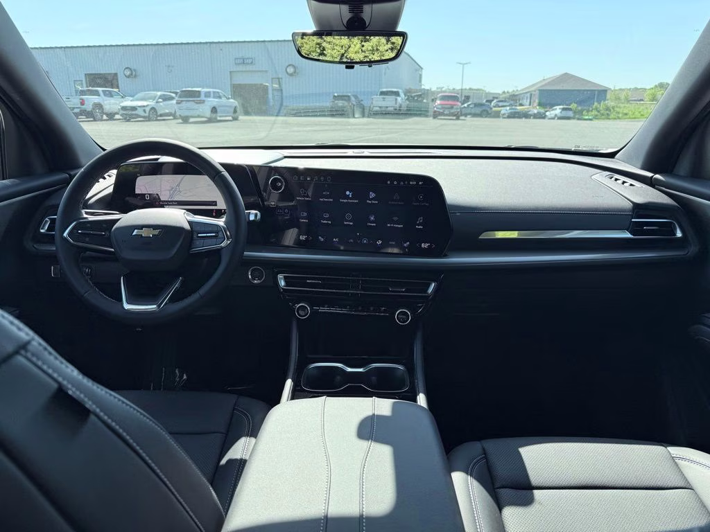 2026 Summit White Chevrolet Traverse LT AWD SUV