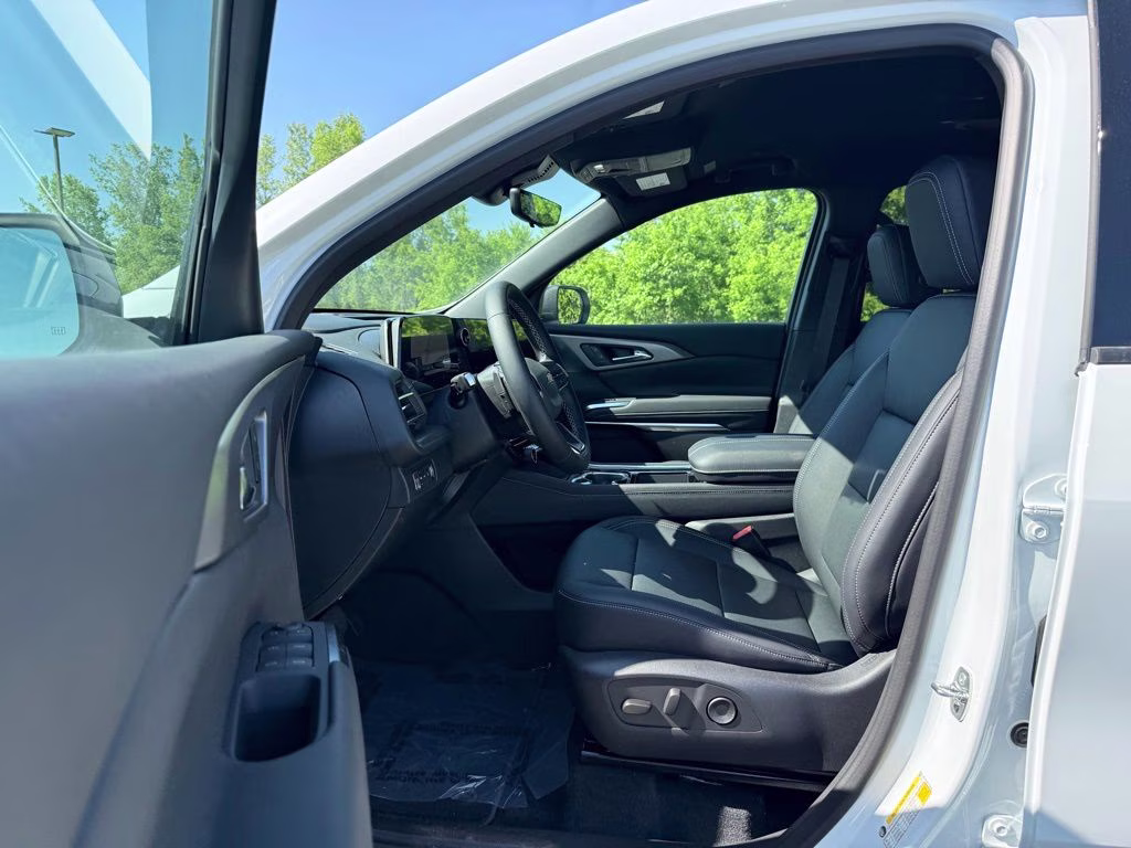 2026 Summit White Chevrolet Traverse LT AWD SUV