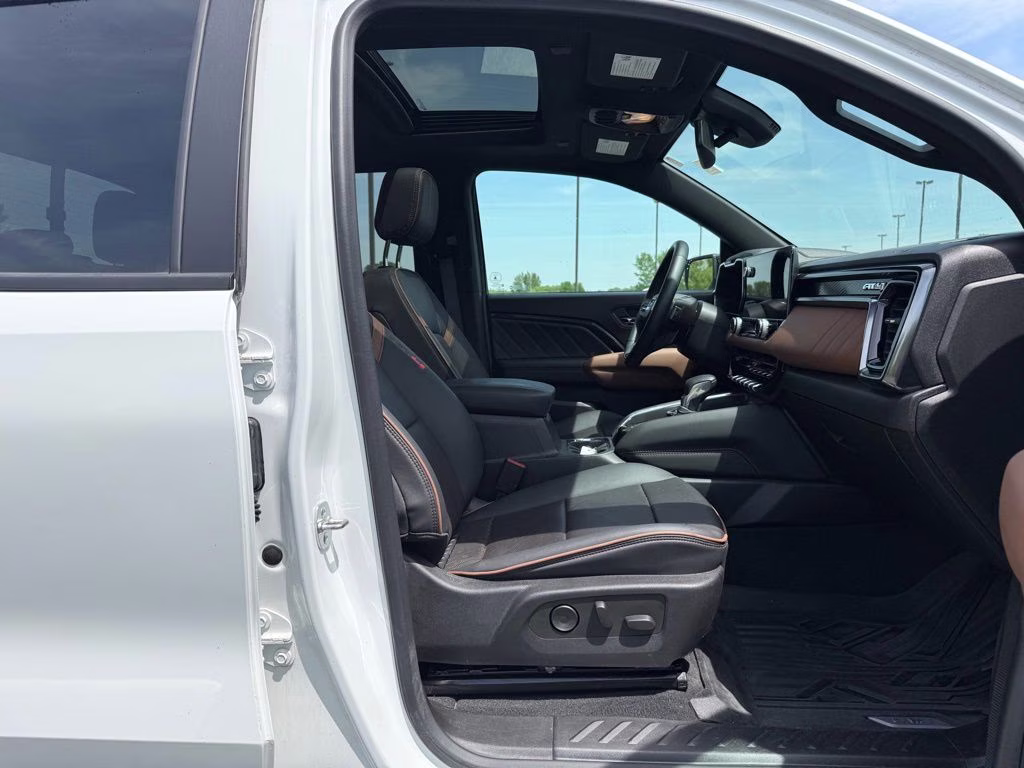 2024 White GMC Canyon AT4 4X4 Truck