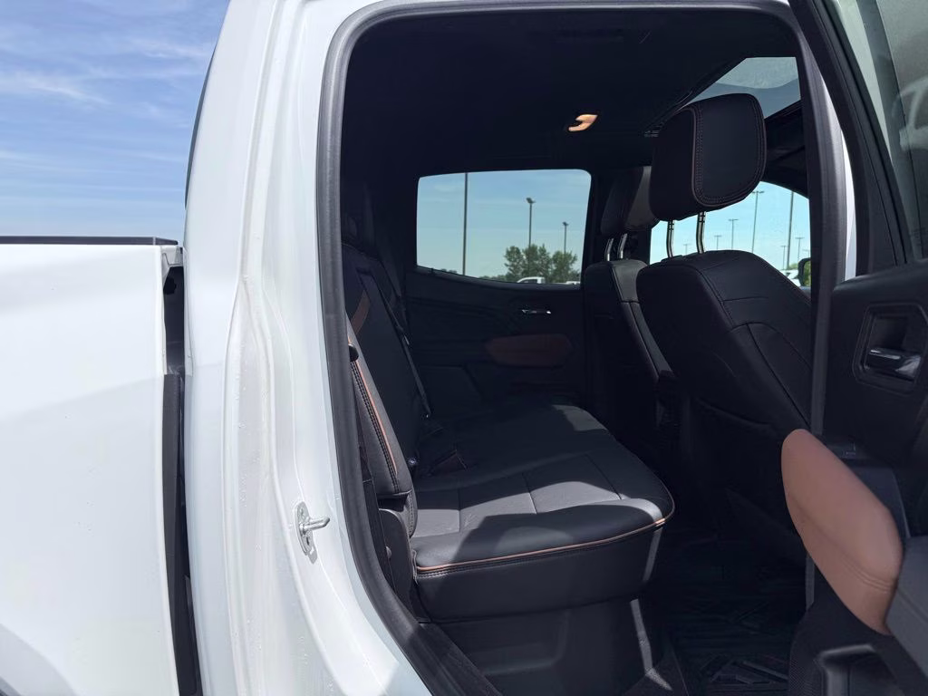 2024 White GMC Canyon AT4 4X4 Truck