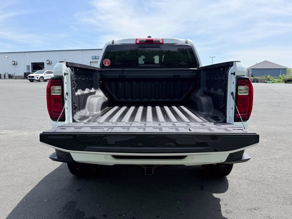 2024 White GMC Canyon AT4 4X4 Truck