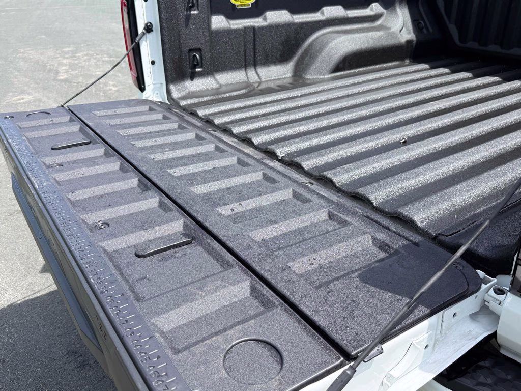 2024 White GMC Canyon AT4 4X4 Truck