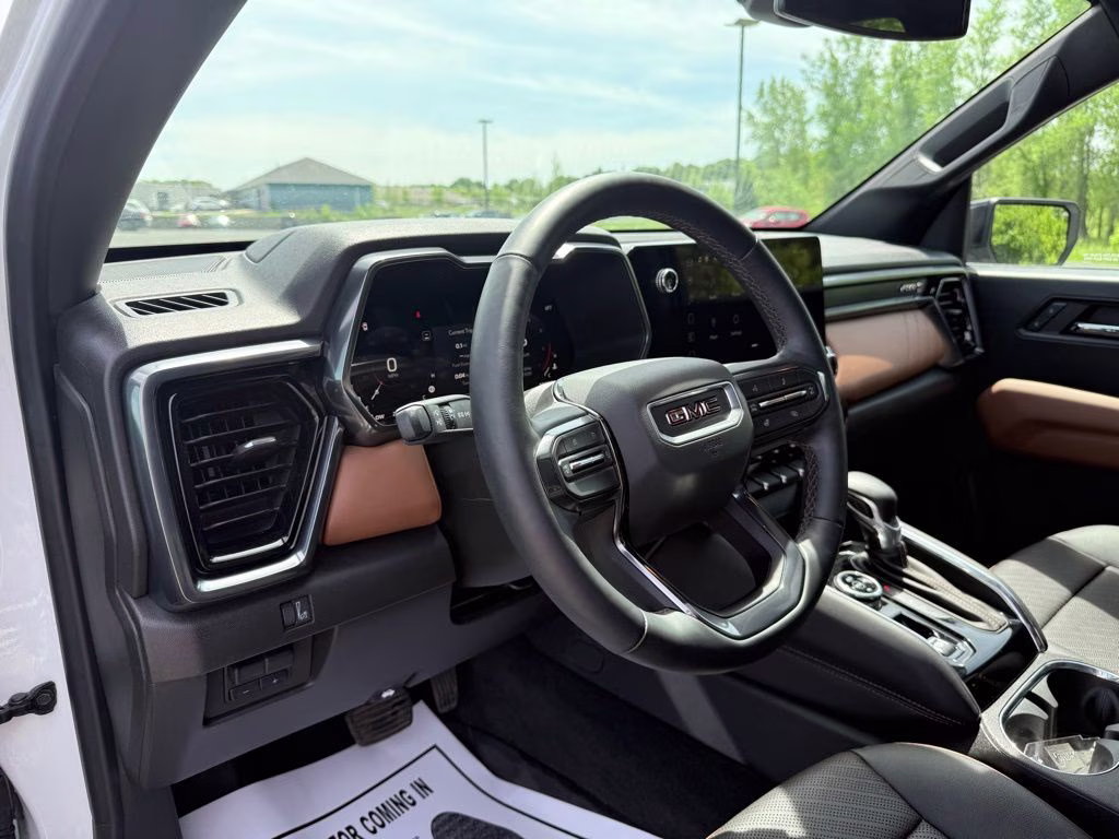 2024 White GMC Canyon AT4 4X4 Truck