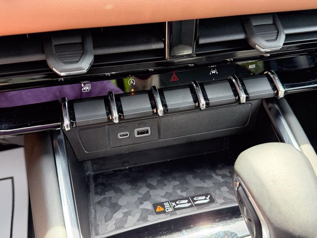 2024 White GMC Canyon AT4 4X4 Truck