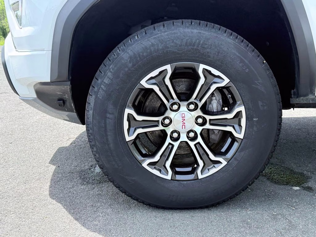 2024 White GMC Canyon AT4 4X4 Truck