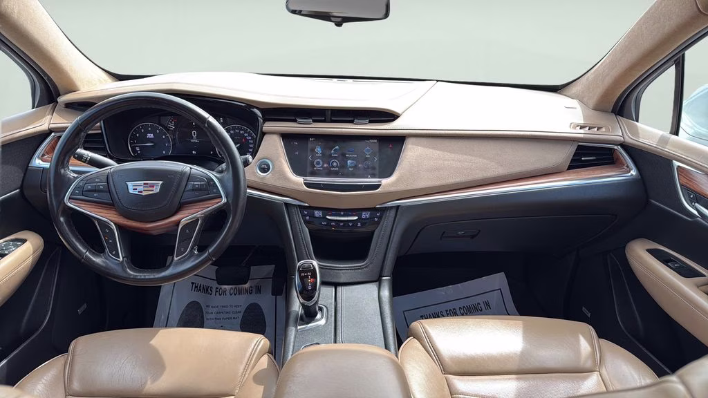 2018 White Cadillac XT5 Platinum AWD SUV