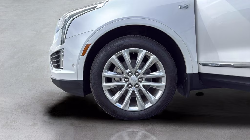 2018 White Cadillac XT5 Platinum AWD SUV