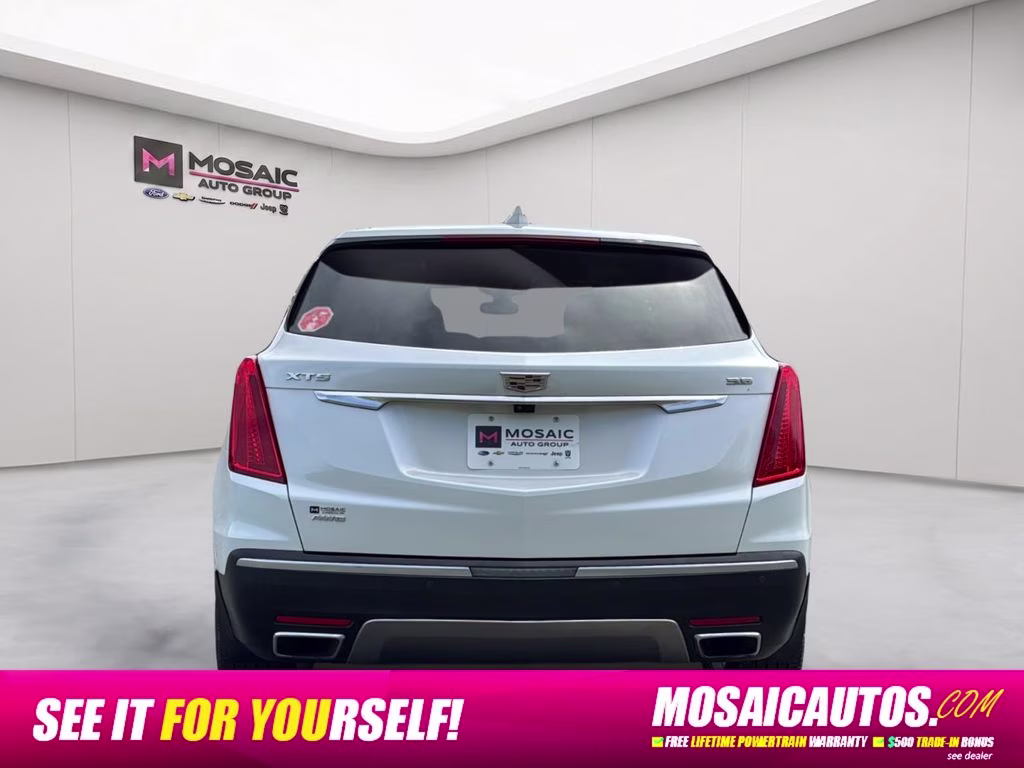 2018 White Cadillac XT5 Platinum AWD SUV