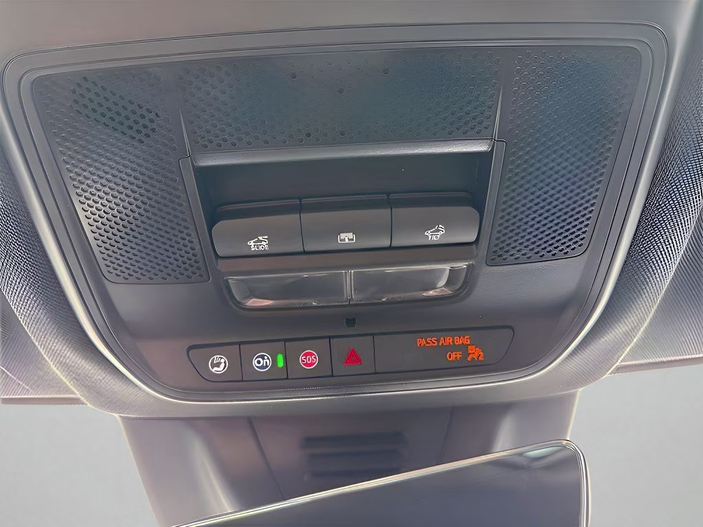 2025 Chevrolet Equinox EV RS - Photo 46