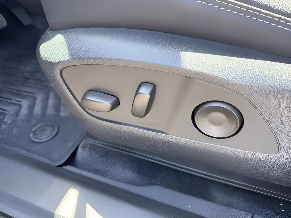 2025 Chevrolet Blazer EV LT - Photo 28