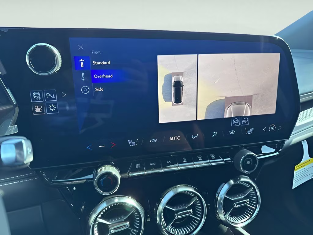 2025 Chevrolet Blazer EV LT - Photo 31