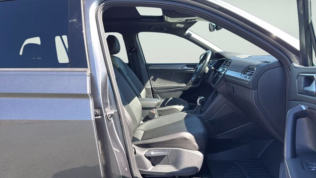 2023 Platinum Gray Metallic Volkswagen Tiguan 2.0T SE R-Line Black AWD SUV
