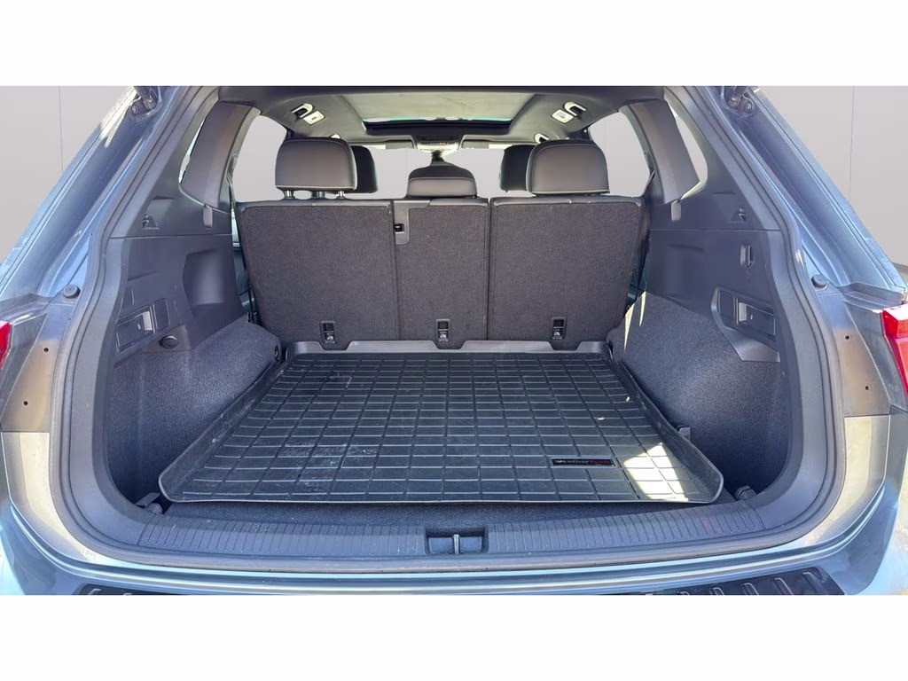 2023 Platinum Gray Metallic Volkswagen Tiguan 2.0T SE R-Line Black AWD SUV