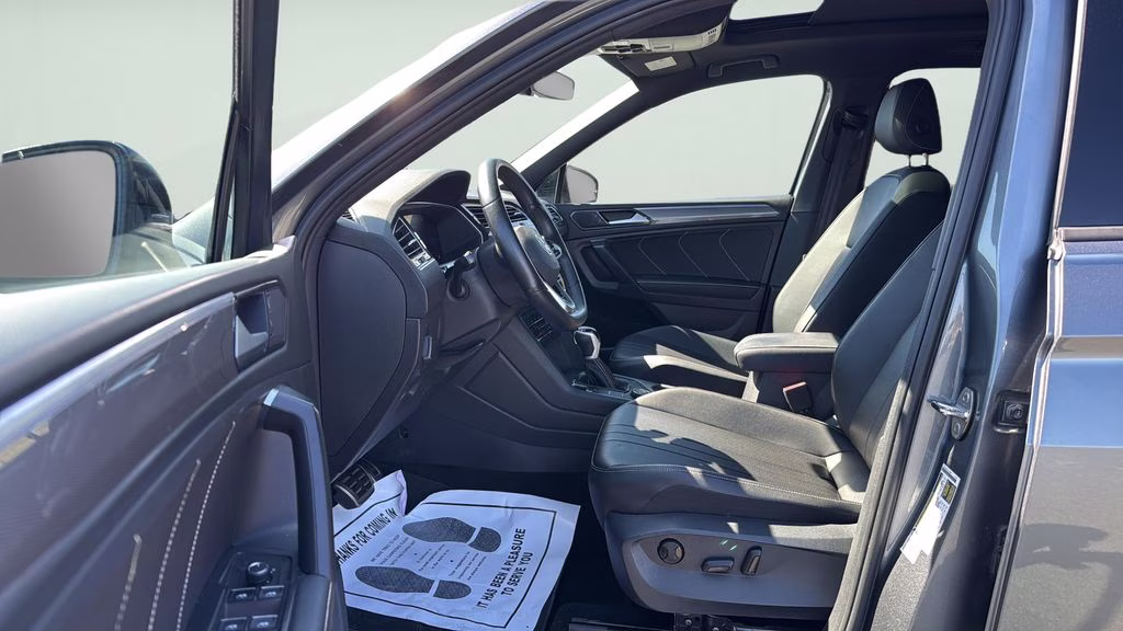 2023 Platinum Gray Metallic Volkswagen Tiguan 2.0T SE R-Line Black AWD SUV