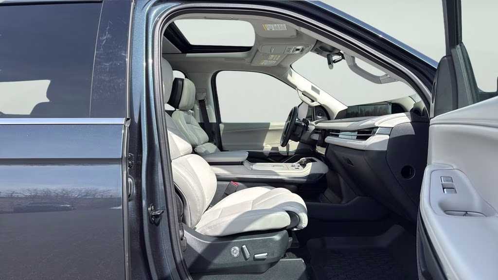 2025 Blue Metallic Lincoln Navigator Reserve 4X4 SUV