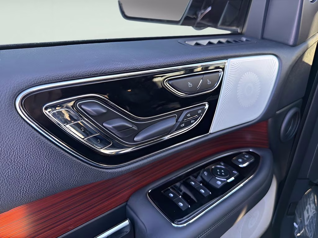 2024 Black Lincoln Navigator Reserve 4X4 SUV