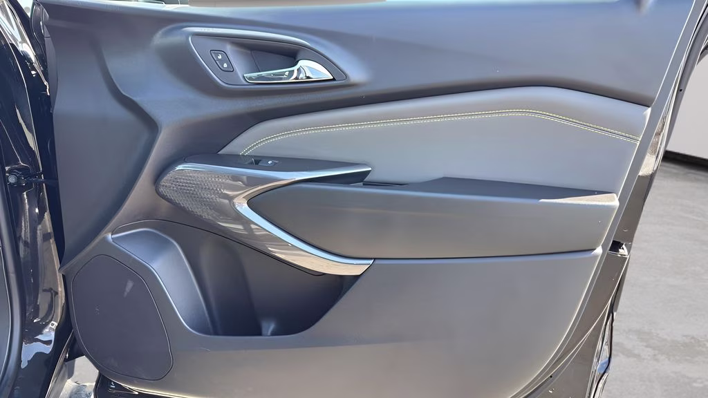 2025 Mosaic Black Metallic Chevrolet Trax ACTIV FWD SUV