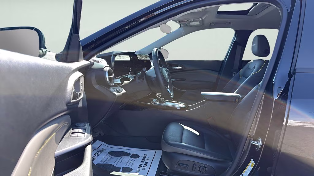 2025 Mosaic Black Metallic Chevrolet Trax ACTIV FWD SUV