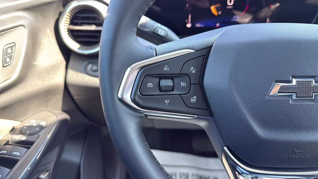 2025 Mosaic Black Metallic Chevrolet Trax ACTIV FWD SUV