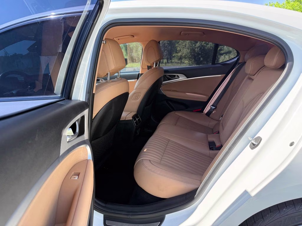 2022 Uyuni White Genesis G70 3.3T AWD Sedan