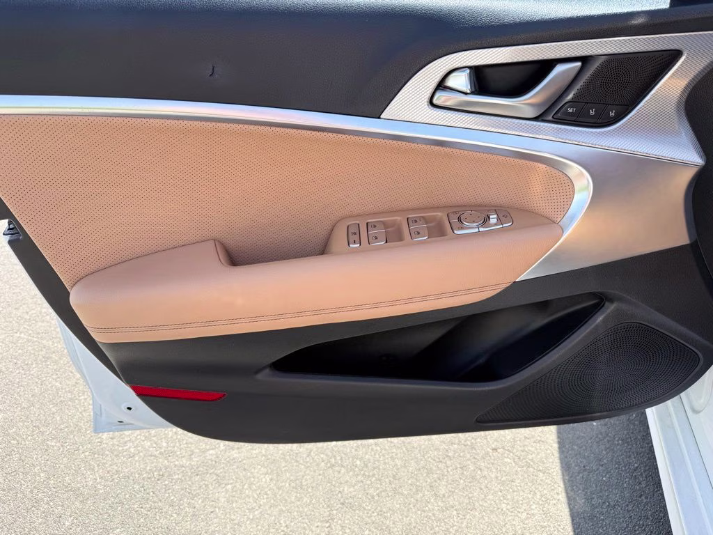 2022 Uyuni White Genesis G70 3.3T AWD Sedan