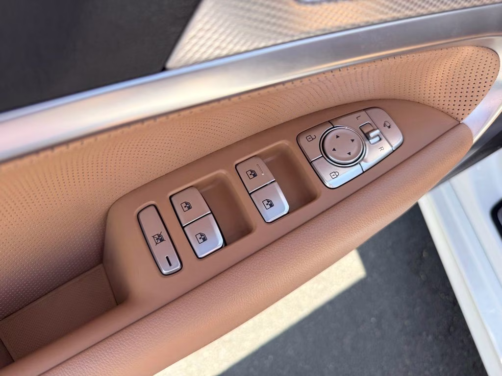 2022 Uyuni White Genesis G70 3.3T AWD Sedan