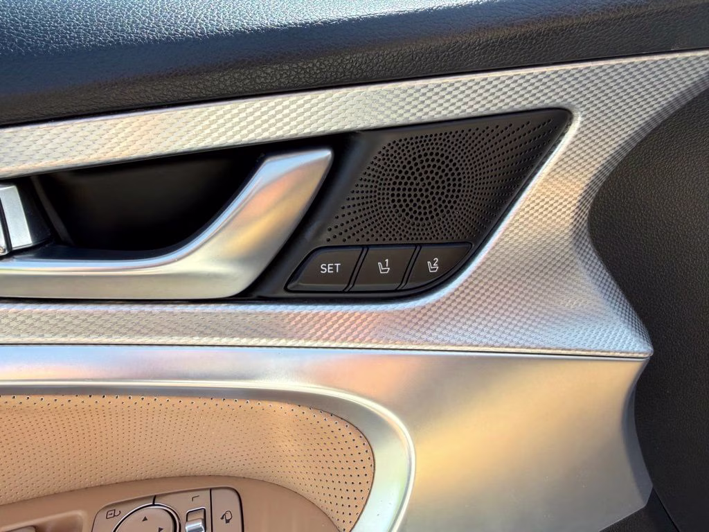 2022 Uyuni White Genesis G70 3.3T AWD Sedan