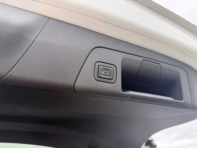 2022 Summit White Buick Envision Preferred FWD SUV