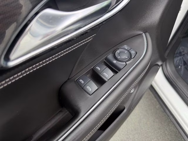 2022 Summit White Buick Envision Preferred FWD SUV