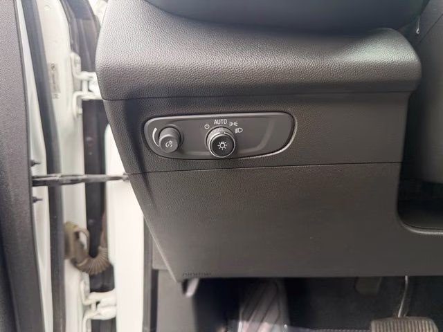2022 Summit White Buick Envision Preferred FWD SUV
