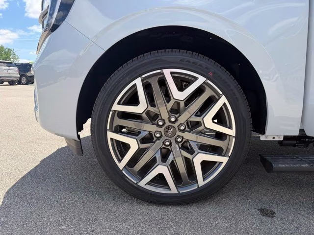 2026 Space Silver Metallic Ford Expedition Max Platinum 4X4 SUV