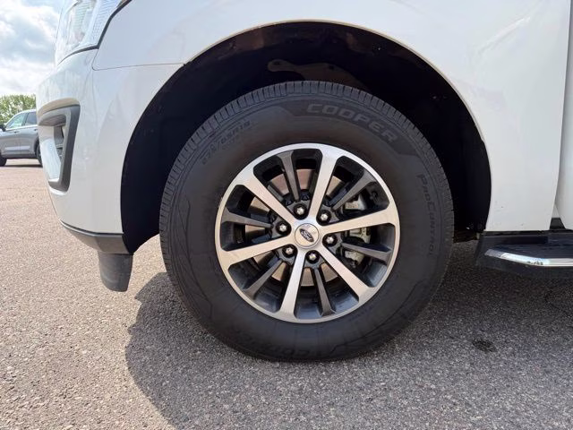 2020 White Metallic Ford Expedition XLT 4X4 SUV