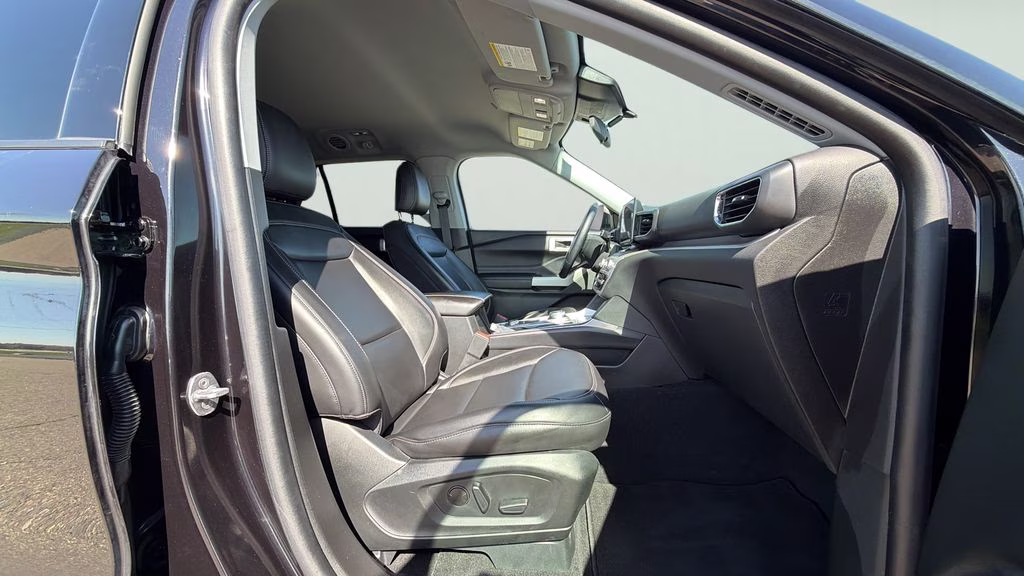 2023 Black Metallic Ford Explorer XLT 4X4 SUV