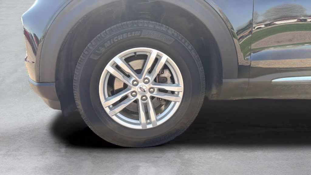 2023 Black Metallic Ford Explorer XLT 4X4 SUV