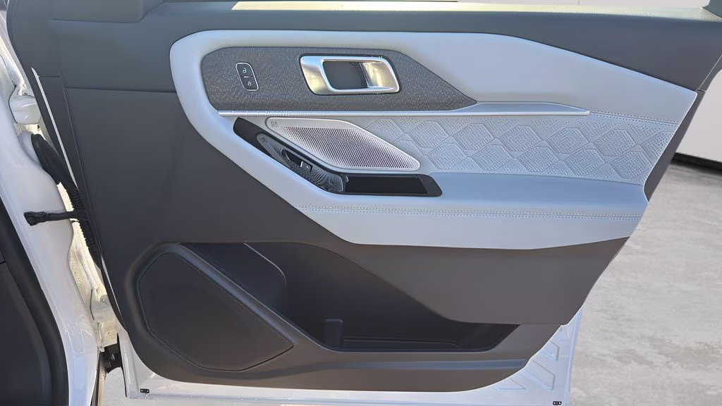 2026 White Metallic Ford Explorer Platinum 4X4 SUV