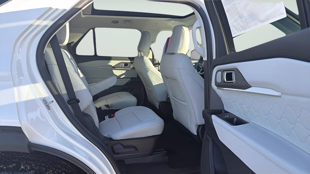 2026 White Metallic Ford Explorer Platinum 4X4 SUV