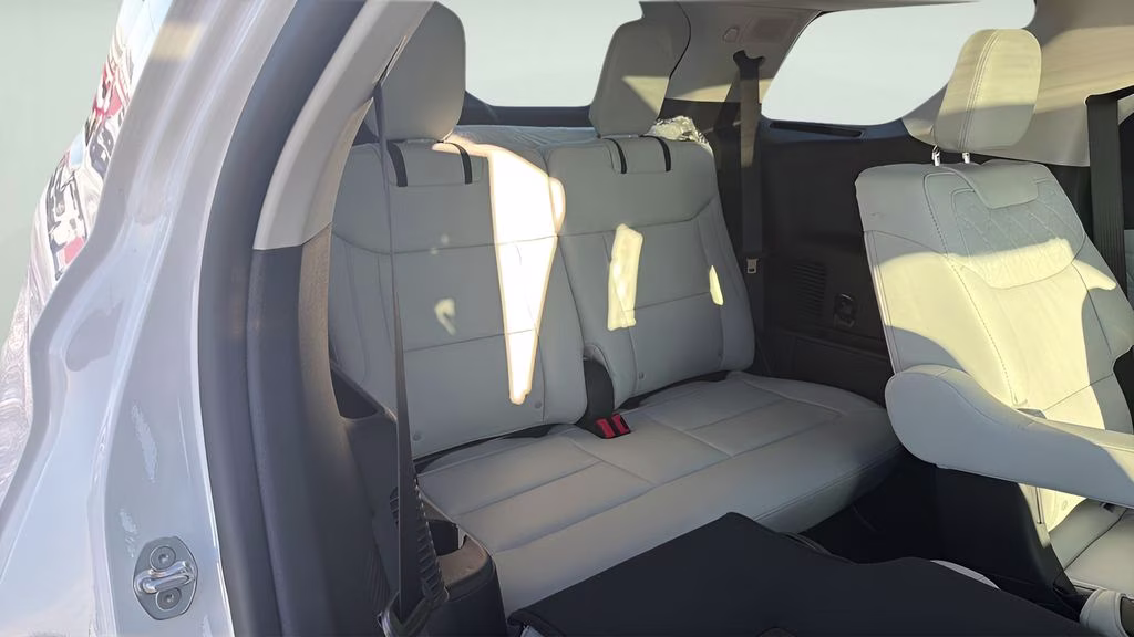 2026 White Metallic Ford Explorer Platinum 4X4 SUV