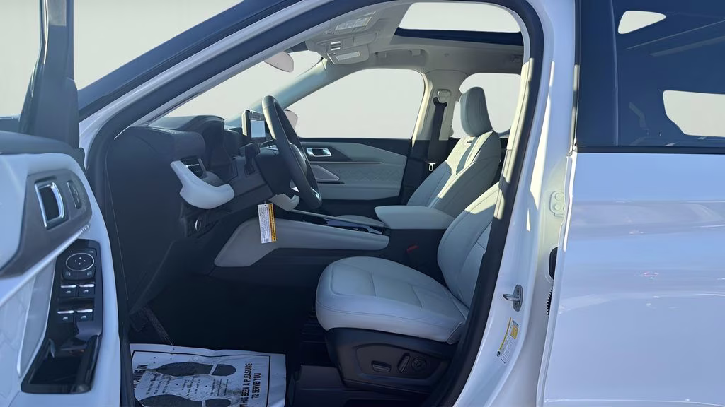 2026 White Metallic Ford Explorer Platinum 4X4 SUV
