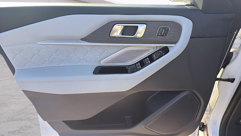 2026 White Metallic Ford Explorer Platinum 4X4 SUV