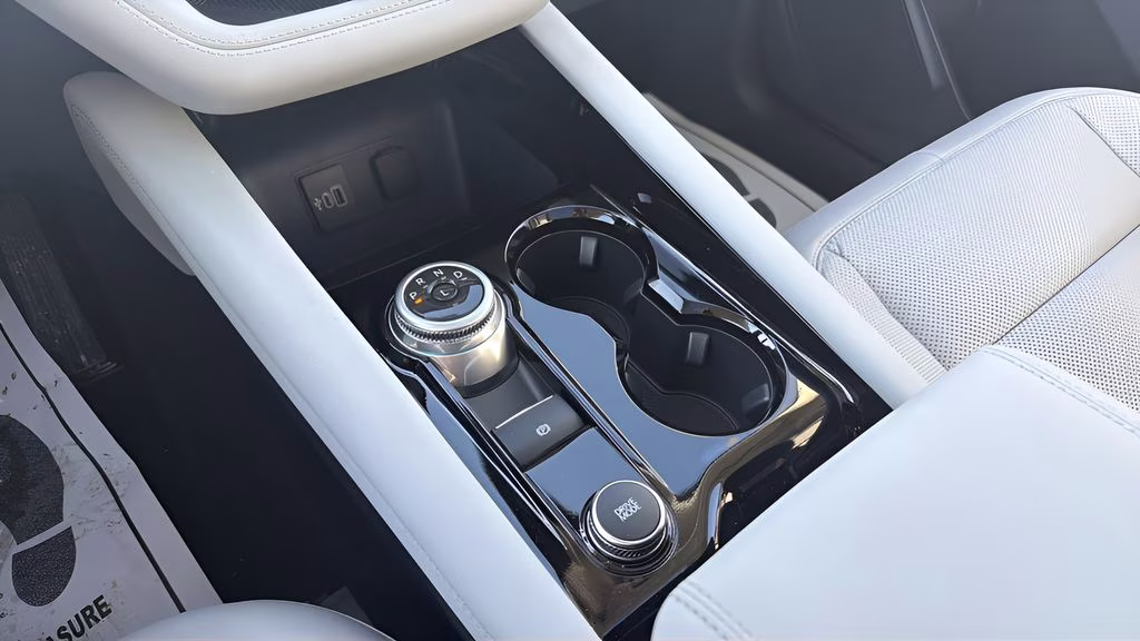 2026 White Metallic Ford Explorer Platinum 4X4 SUV