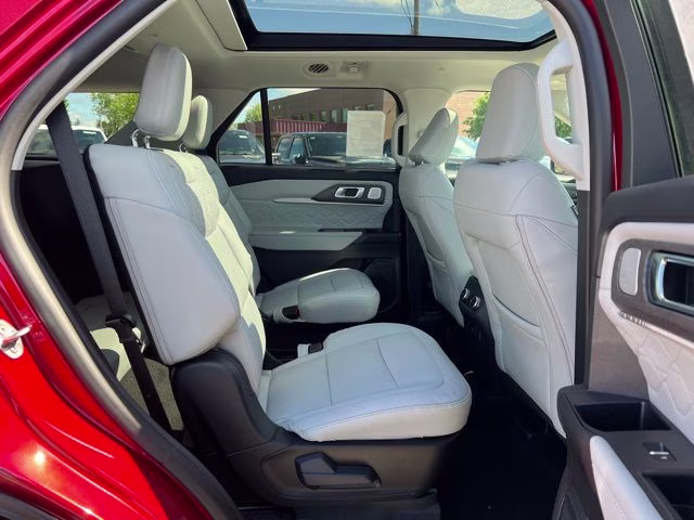2026 Rapid Red Metallic Tinted Clearcoat Ford Explorer Platinum 4X4 SUV