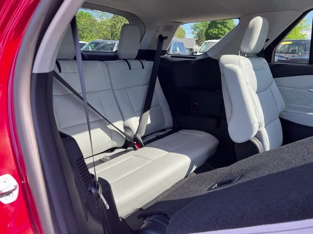 2026 Rapid Red Metallic Tinted Clearcoat Ford Explorer Platinum 4X4 SUV